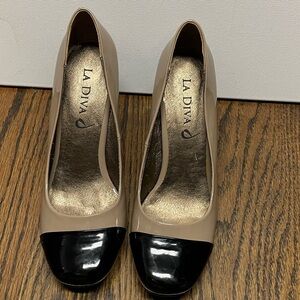 La Diva Black and Tan Heels